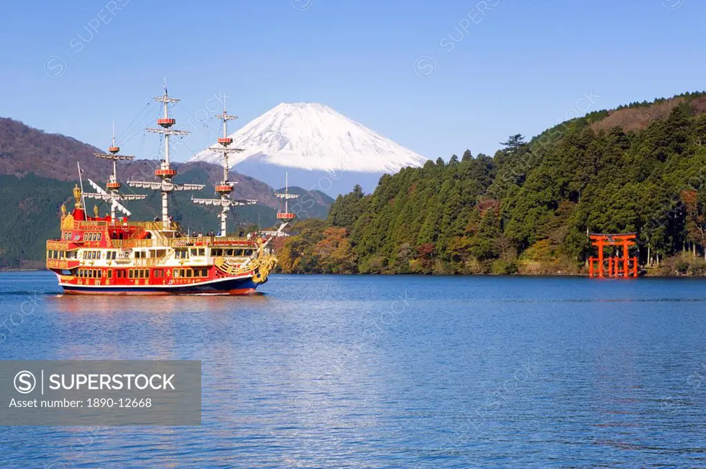 Tourist pleasure boat on lake Ashino_ko with the red torii gates of Hakone_jinja rising from the lake and snow capped Mount Fuji beyond, Fuji_Hakone_I...