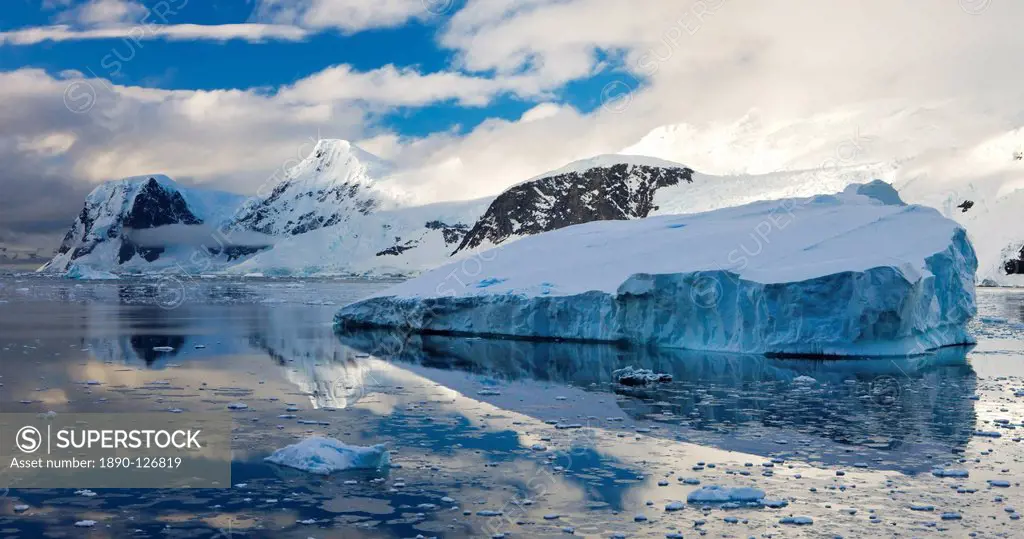 Icebergs and mountains on the Antarctic Peninsula, Antarctica, Polar Regions