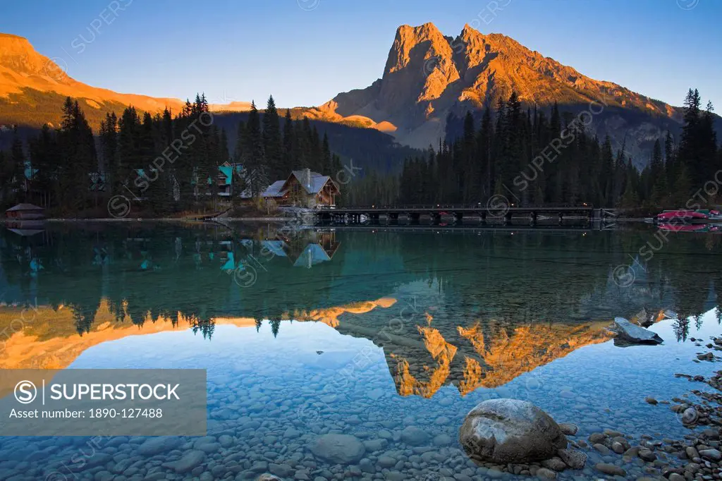 Emerald Lake and Lodge, Yoho National Park, UNESCO World Heritage Site, British Columbia, Rocky Mountains, Canada, North America