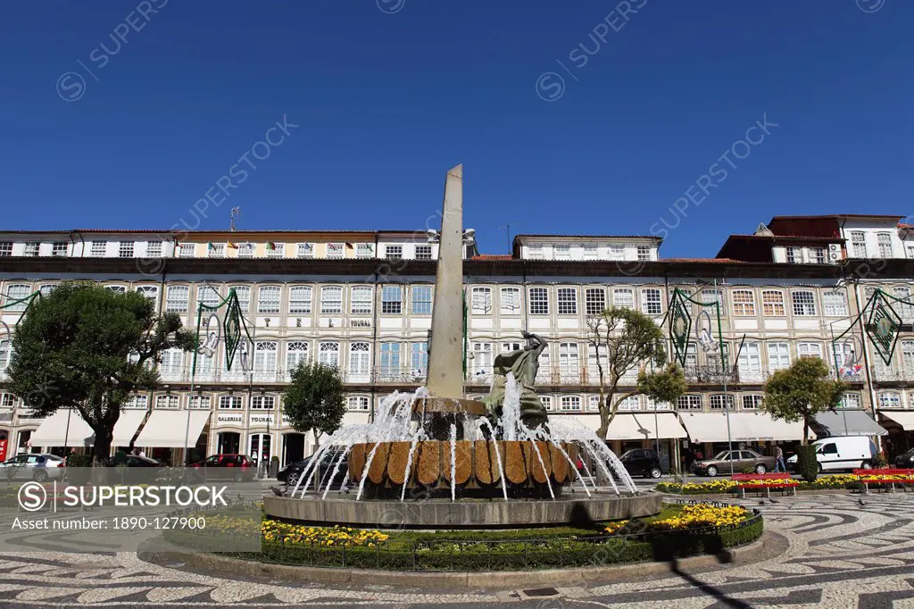 The Fonte Artistica fountain on the Largo de Toural public square in Guimaraes, Minho, Portugal, Europe
