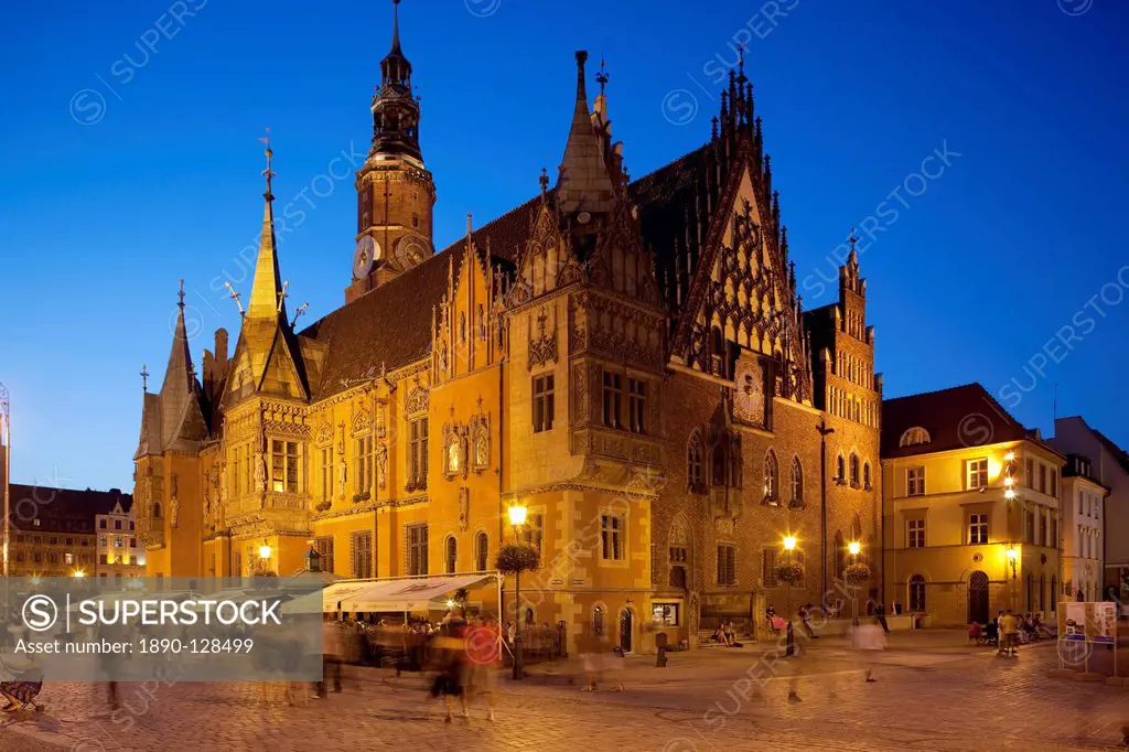 Town hall at dusk, Rynek Old Town Square, Wroclaw, Silesia, Poland, Europe