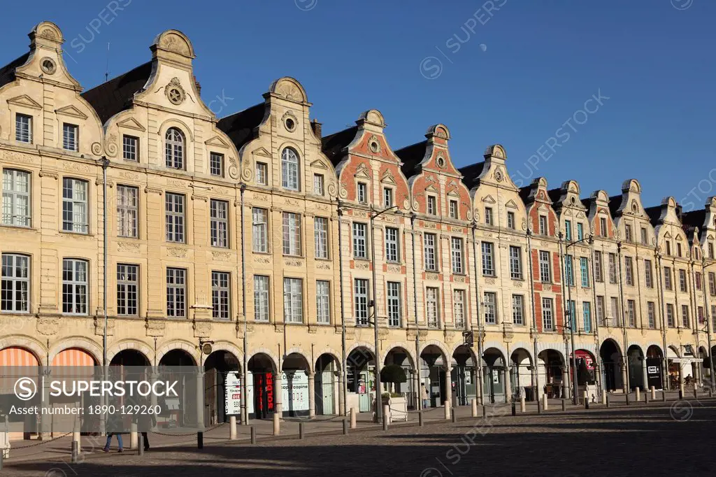 Flemish Baroque facades at the cobbled Petite Place Place des Heros, Arras, Nord_Pas de Calais, France, Europe