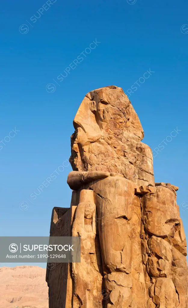 One of the Colossi of Memnon with the Theban hills behind, Thebes, UNESCO World Heritage Site, Egypt, North Africa, Africa