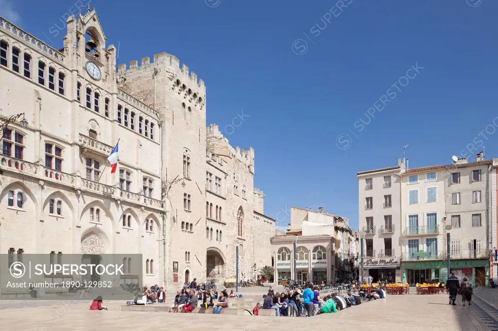The Archbishop´s Palace, in the Place de l´Hotel de Ville, Narbonne, Languedoc_Roussillon, France, Europe