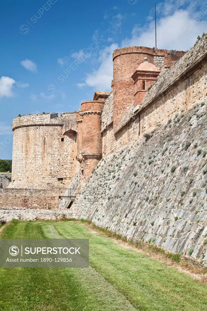 Interior ramparts of Salses_le_Chateau in Languedoc_Roussillon, France, Europe