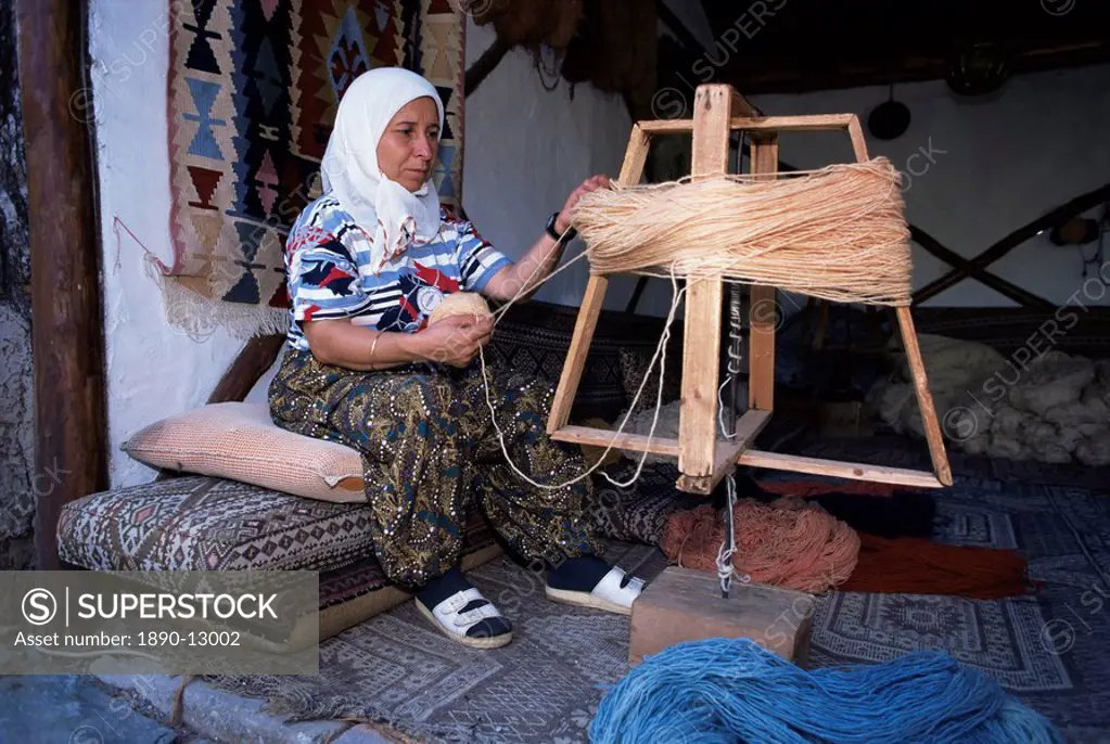 Woman gathering dyed wool in carpet workshop, Kusadasi, Anatolia, Turkey, Asia Minor, Eurasia