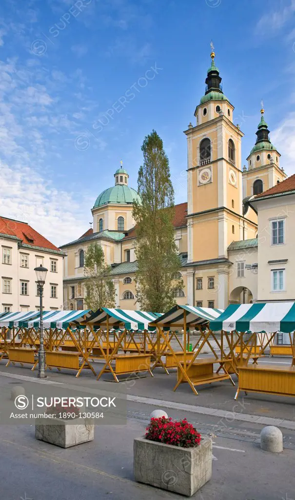 Market stalls in front of the Cathedral of St. Nicholas in Ljubljana, Slovenia, Europe