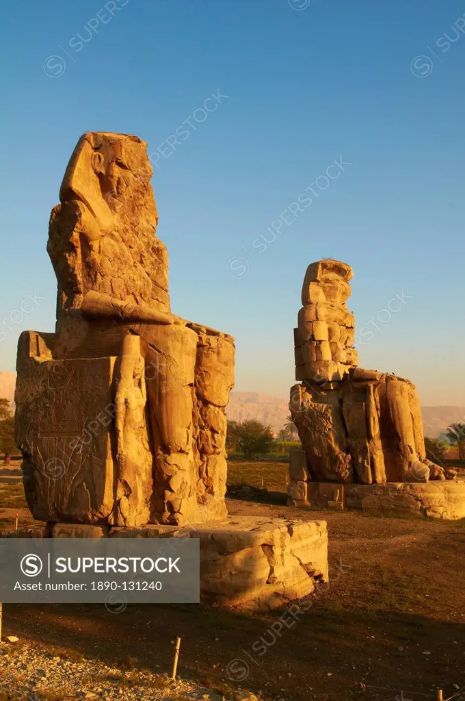 Colossi of Memnon, carved to represent the 18th dynasty pharaoh Amenhotep III, West Bank of the River Nile, Thebes, UNESCO World Heritage Site, Egypt,...