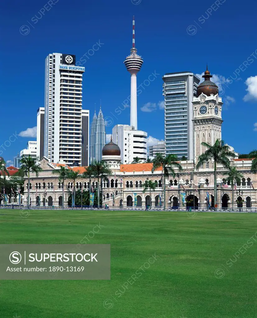 The city skyline from Merdeka Square with the Sultan Abdul Samad Building and Petronas Towers in the centre of Kuala Lumpur, Malaysia, Southeast Asia,...
