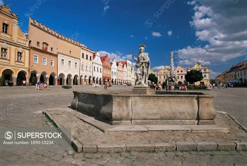 Marian column, Town Square, Telc, UNESCO World Heritage Site, South Moravia, Czech Republic, Europe