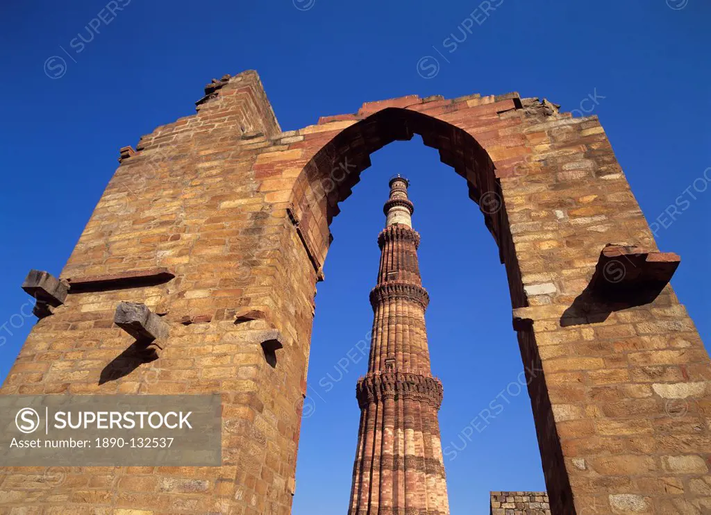 Qutb Minar complex, India´s highest single tower built in the 12th century, UNESCO World Heritage Site, Delhi, India, Asia