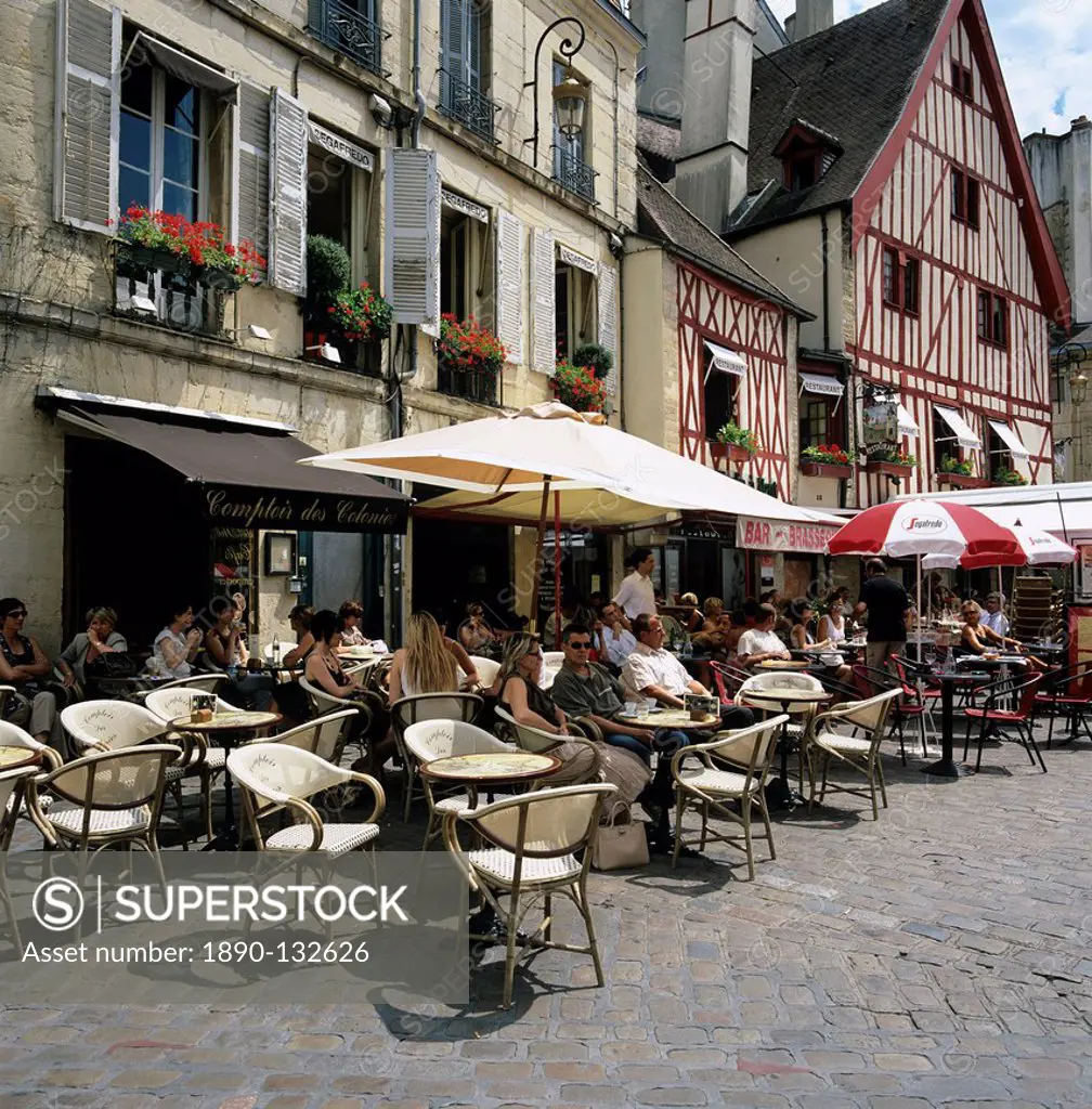 Cafes in Place Francois Rude, Dijon, Burgundy, France, Europe