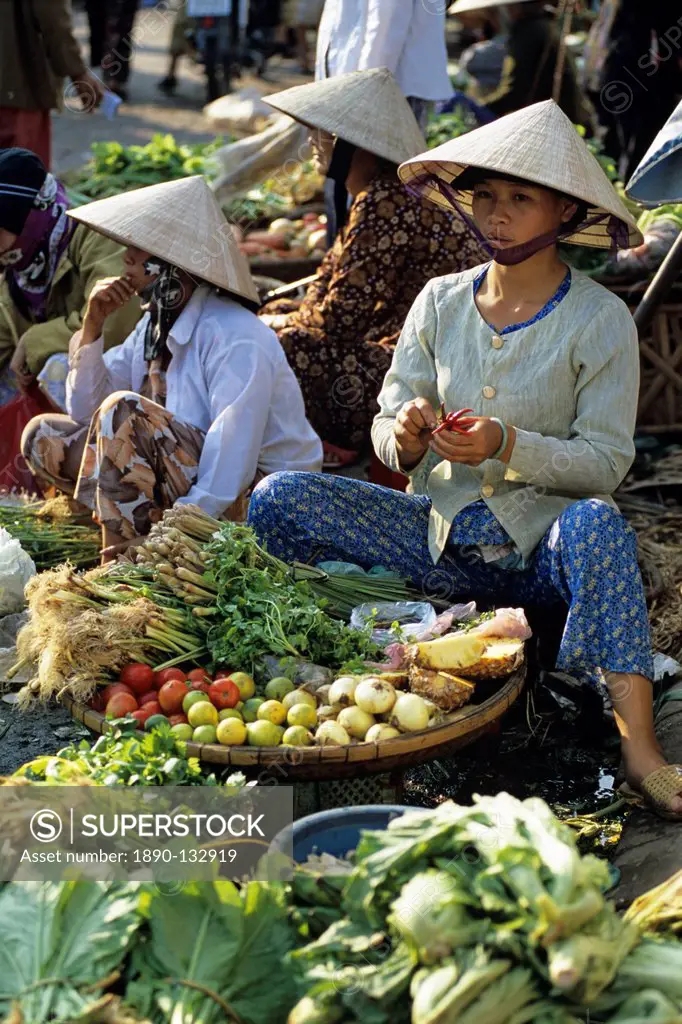 Local produce market, Hue, North Central Coast, Vietnam, Indochina, Southeast Asia, Asia