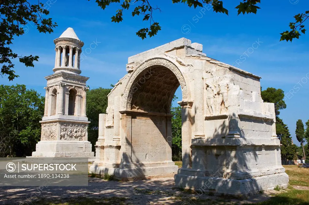 Arch of Triumph and the mausoleum of Jules, ancient Roman site of Glanum, St. Remy de Provence, Les Alpilles, Bouches du Rhone, Provence, France, Euro...