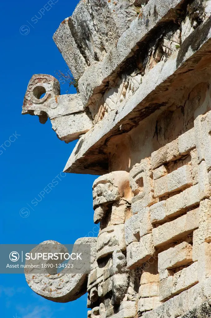 Mask of Chac Mool, god of the rain, on the church in the ancient mayan ruins of Chichen Itza, UNESCO World Heritage Site, Yucatan, Mexico, North Ameri...