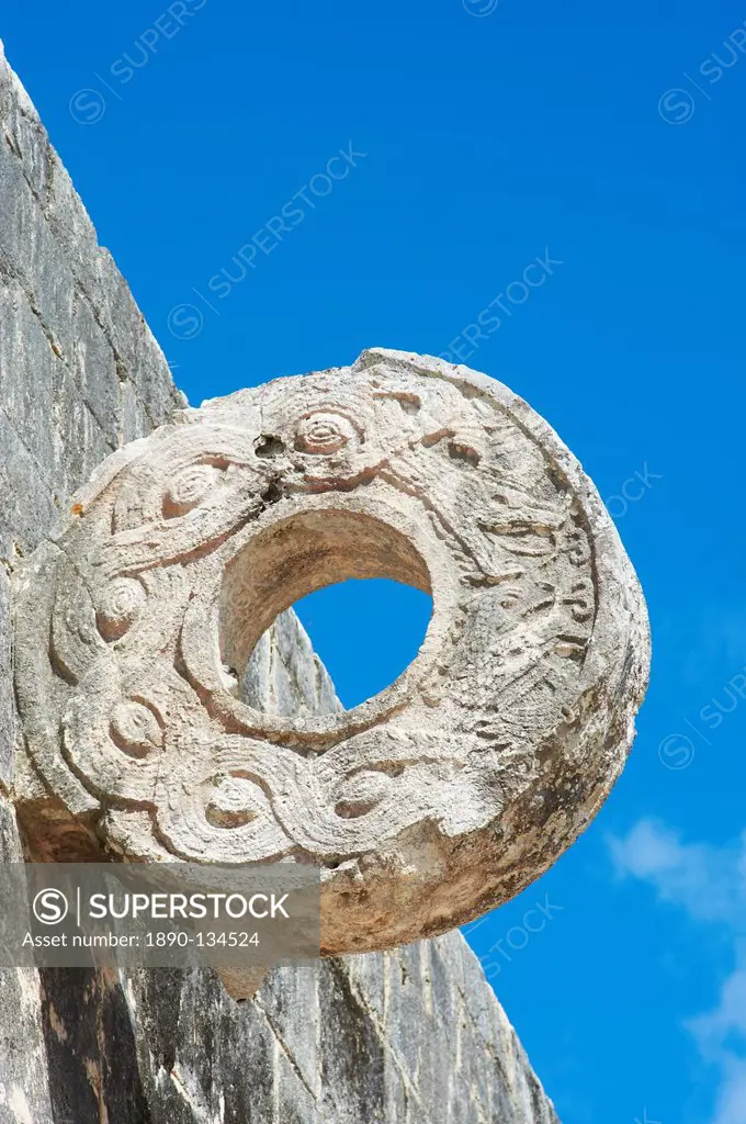 One of the stone hoops in the Great Ball Court Gran Juego de Pelota, ancient Mayan ruins of Chichen Itza, UNESCO World Heritage Site, Yucatan, Mexico,...