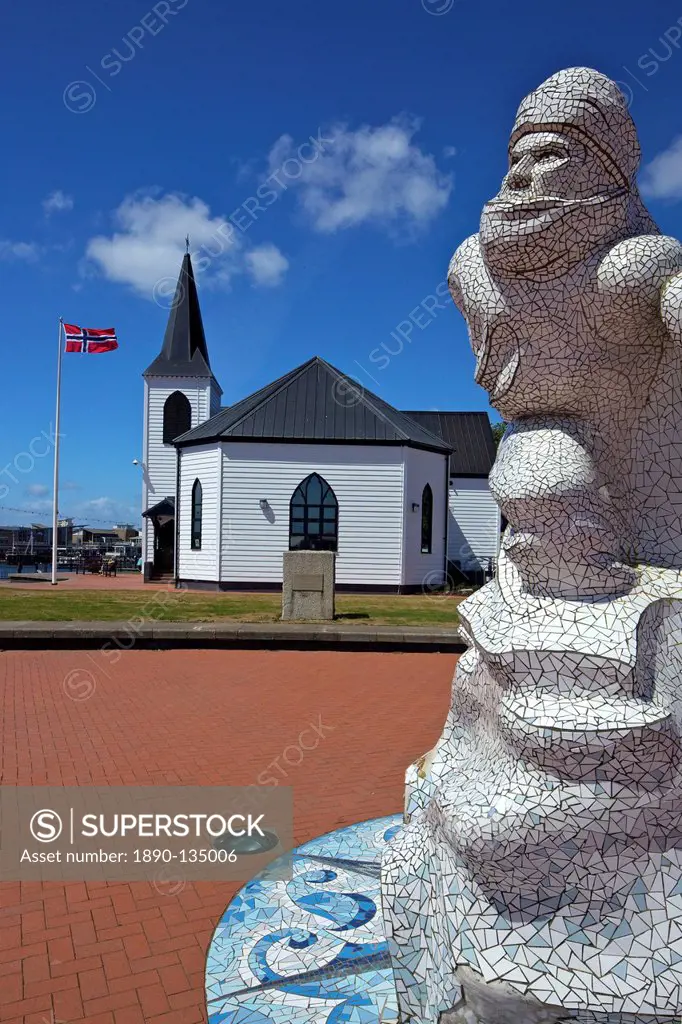 Captain Scott Memorial Statue, Norwegian Church, Cardiff Bay, Cardiff, South Glamorgan, South Wales, Wales, United Kingdom, Europe