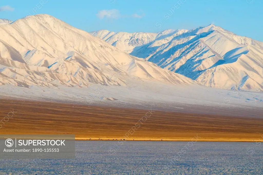 Winter landscape in Biosphere reserve with snow covered mountains, Lake Khar Us Nuur, Province of Khovd, Mongolia, Central Asia, Asia
