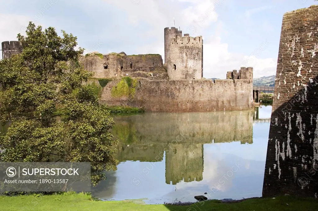 Moat and main gatehouse, Caerphilly Castle, dating from the 13th century, Mid Glamorgan, Wales, United Kingdom, Europe
