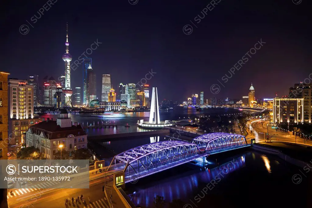 New Pudong skyline, Waibaidu Garden Bridge, looking across the Huangpu River from the Bund, Shanghai, China, Asia