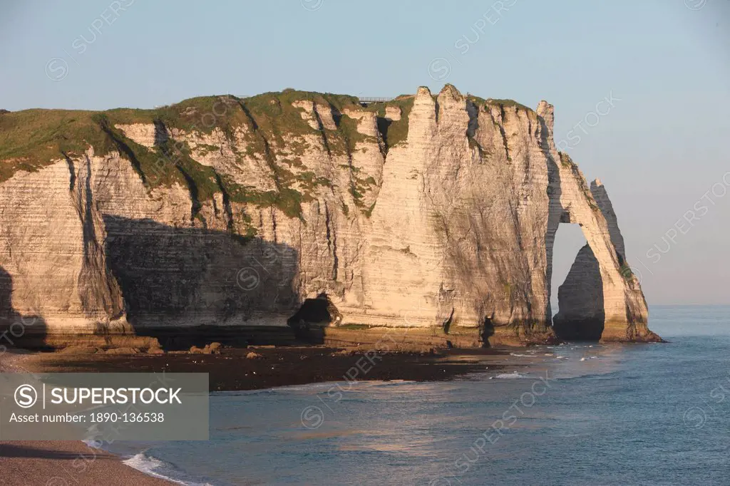 Cliffs at Etretat, Cote d´Albatre, Seine_Maritime, Normandy, France, Europe