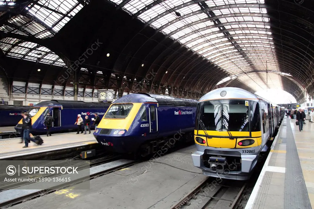 Locomotives at London Paddington station, London, England, United Kingdom, Europe