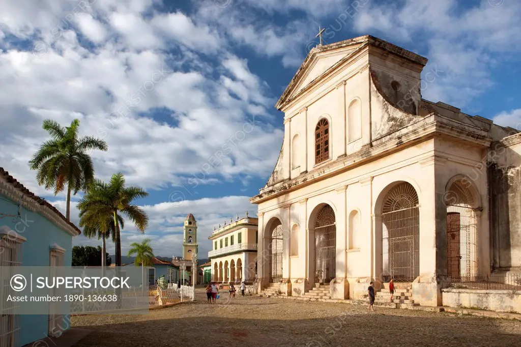 View across Plaza Mayor towards Iglesia de la Santisima Trinidad, the Museo Romantico and the tower of Iglesia y Convento de San Francisco, Trinidad, ...