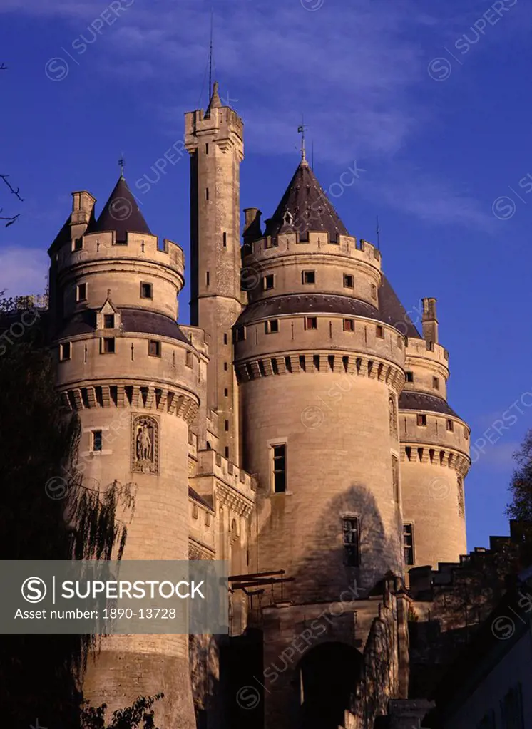 Chateau de Pierrefonds, Forest of Compiegne, Oise, Nord_Picardie Picardy, France, Europe