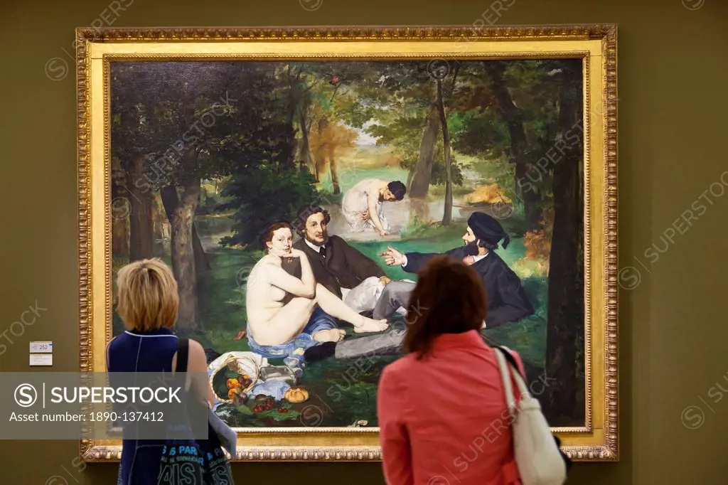 Visitors enjoying Le Dejeuner sur L´Herbe by Manet, Musee d´Orsay, Paris, France, Europe