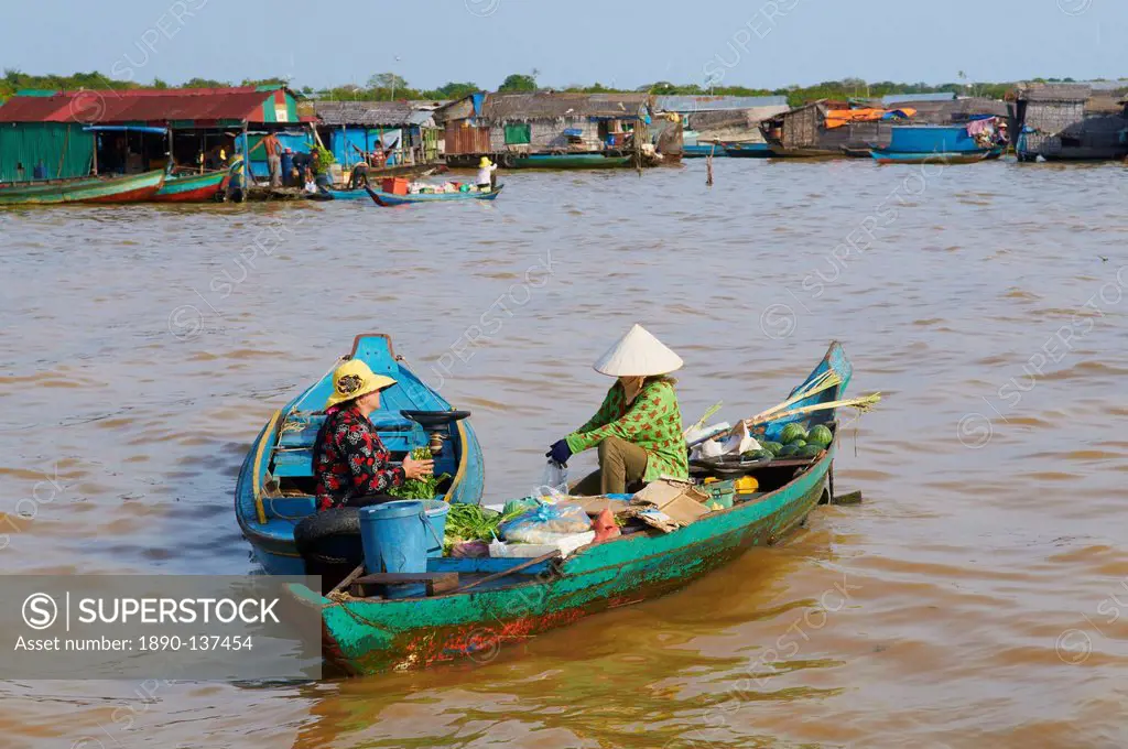 Floating Vietnamese village, Lake Tonle Sap, UNESCO Biosphere Reserve, Cambodia, Indochina, Southeast Asia, Asia
