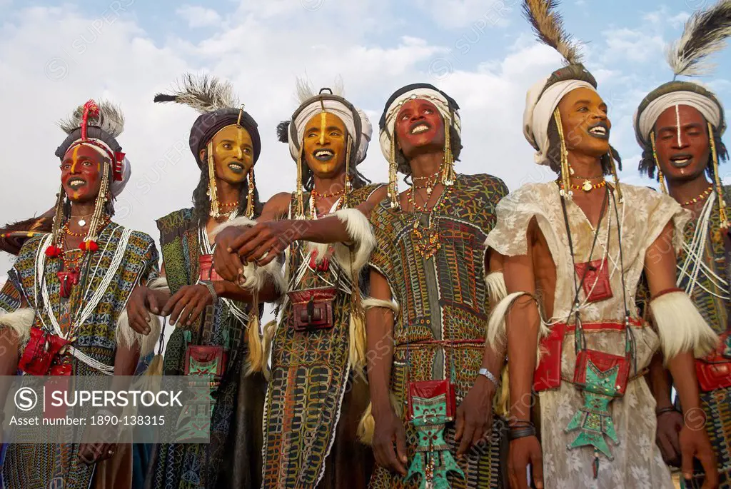 Wodaabe Bororo men with faces painted at the annual Gerewol male beauty contest, a general reunion of West African Wodaabe Peuls Bororo Peul, Niger, W...