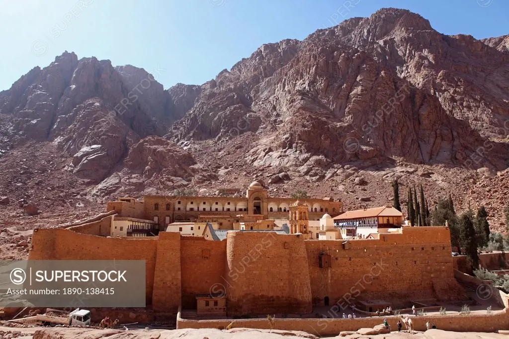 The world´s oldest Christian monastery stands under Mount Sinai, St. Catherine´s Monastery, UNESCO World Heritage Site, Sinai Peninsula, Egypt, North ...