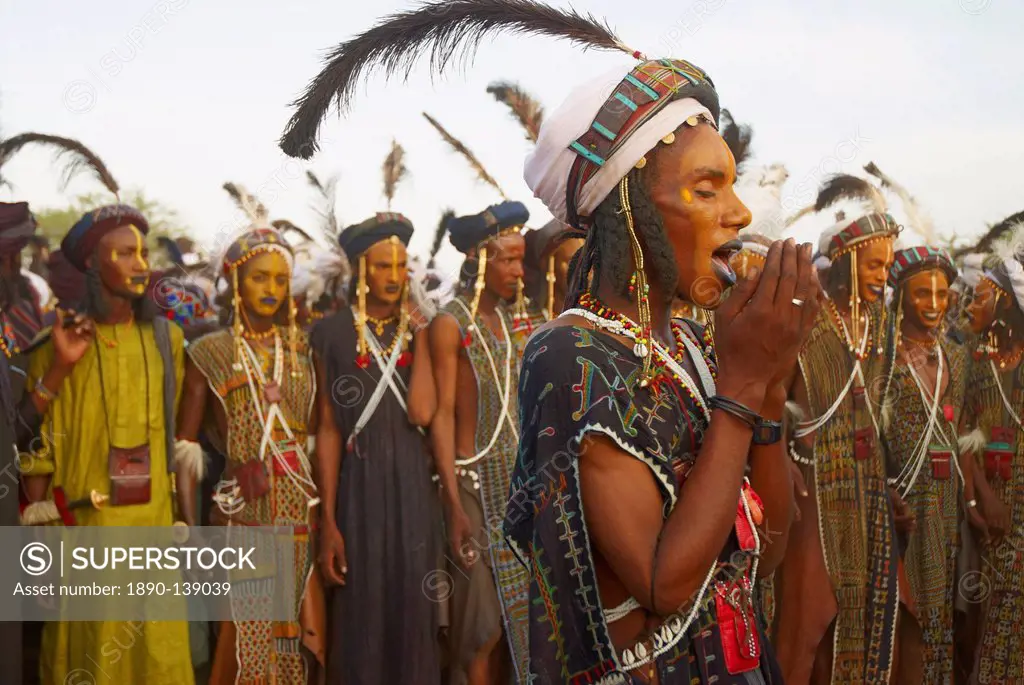Wodaabe Bororo men with faces painted at the annual Gerewol male beauty contest, a general reunion of West African Wodaabe Peuls Bororo Peul, Niger, W...