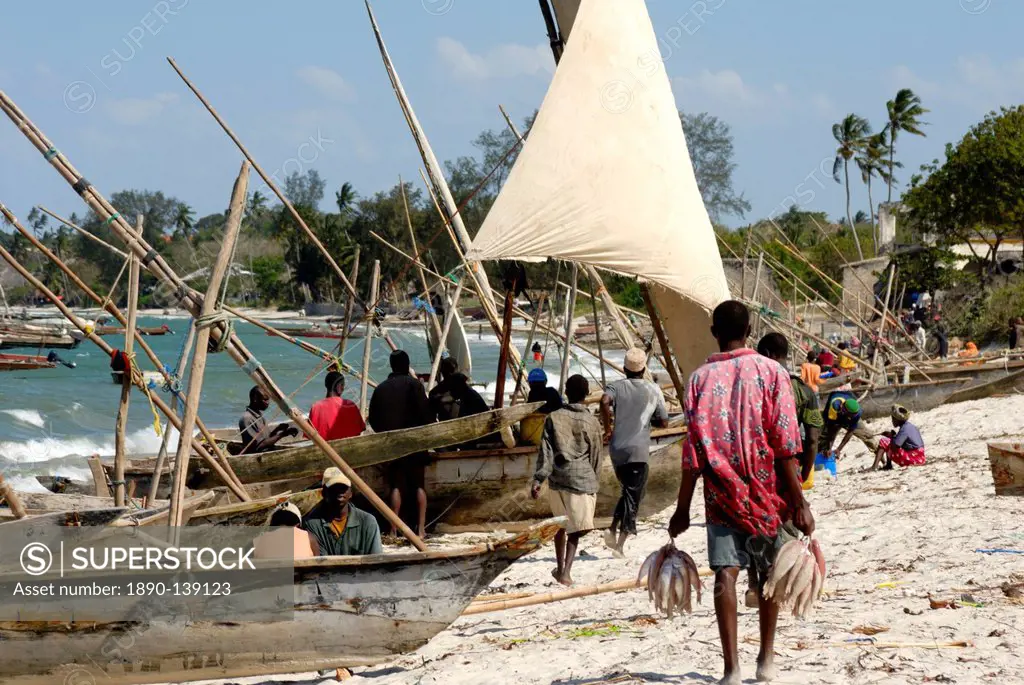 Beach scene with dhows, Bagamoyo, Tanzania, East Africa, Africa