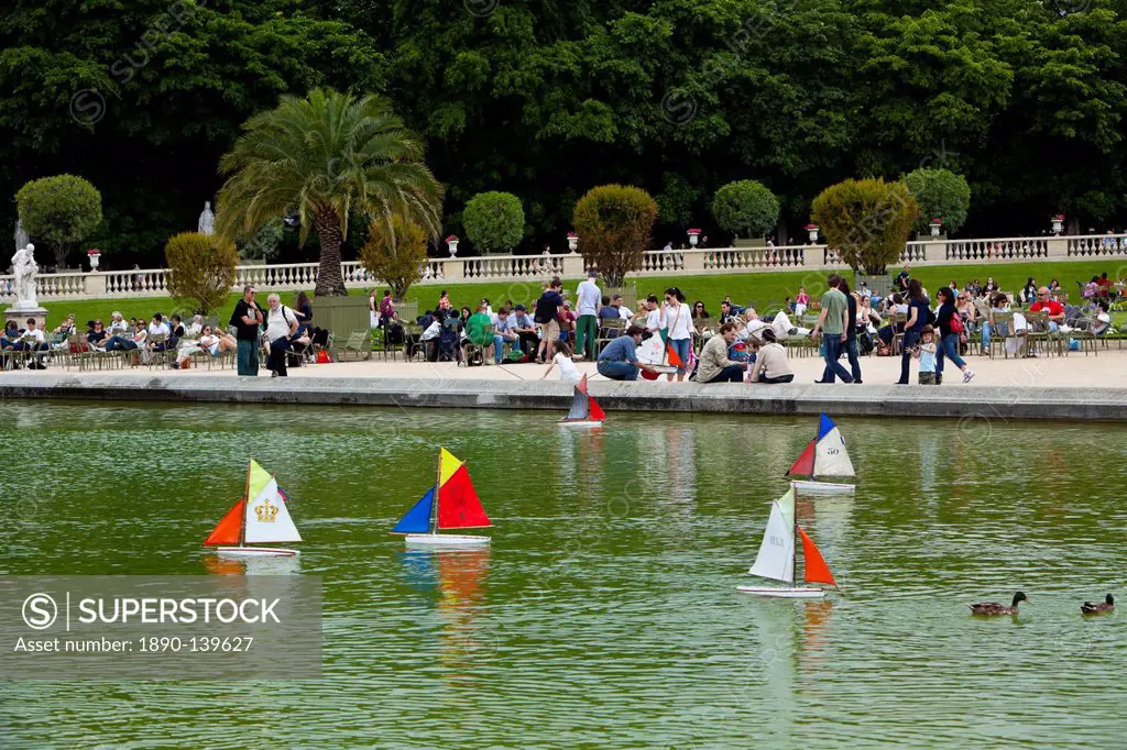 Model sailboats, Jardin du Luxembourg, Paris, France, Europe