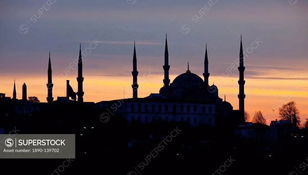 Silhouette at dawn of the Blue Mosque built by Sultan Ahmet I in 1609, designed by architect Mehmet Aga, Istanbul, Turkey, Europe