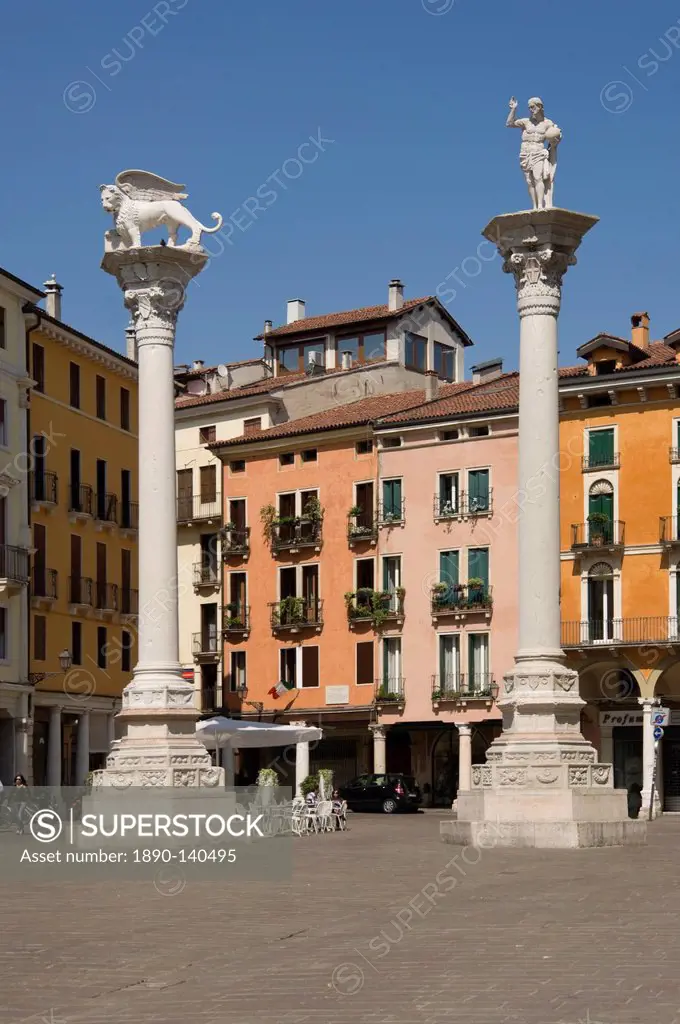The columns of the Venice Lion and St. Theodore in the Piazza dei Signori, Vicenza, Veneto, Italy, Europe