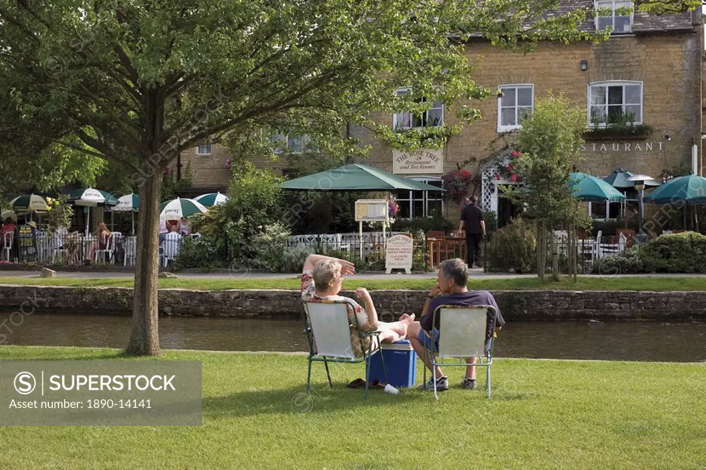 Alongside the River Windrush, Bourton on the Water, The Cotswolds, Gloucestershire, England, United Kingdom, Europe