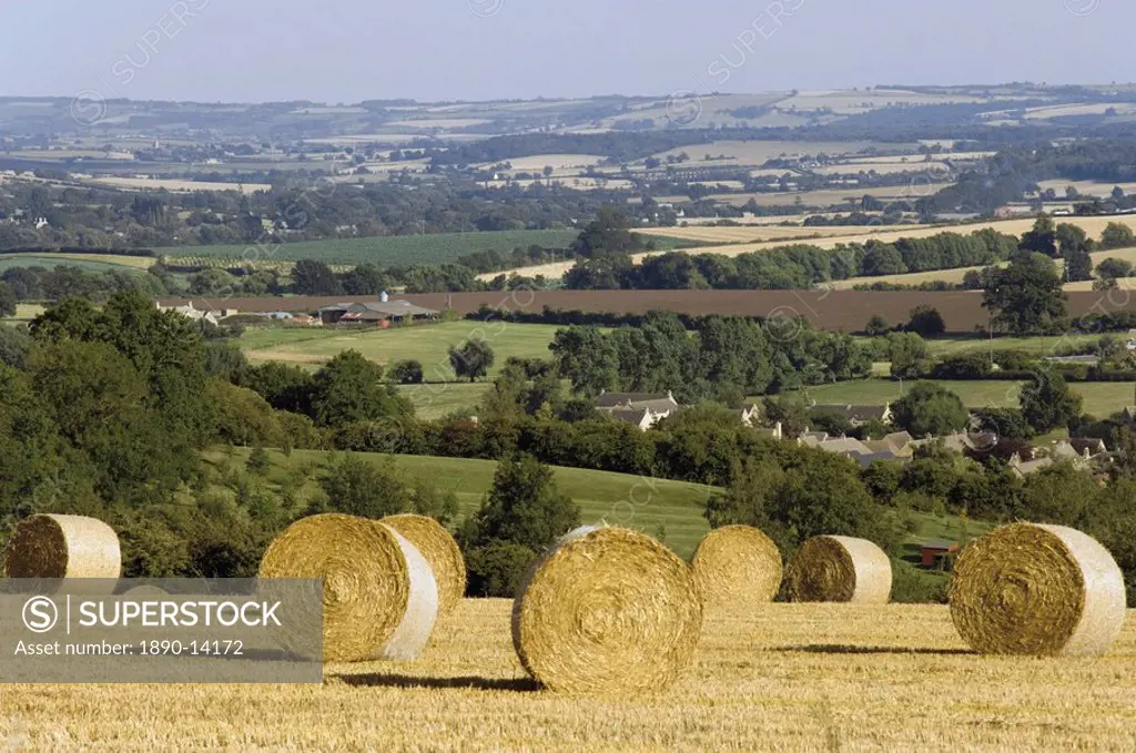 Bales of hay with Chipping Campden beyond, from the Cotswolds Way footpath, The Cotswolds, Gloucestershire, England, United Kingdom, Europe