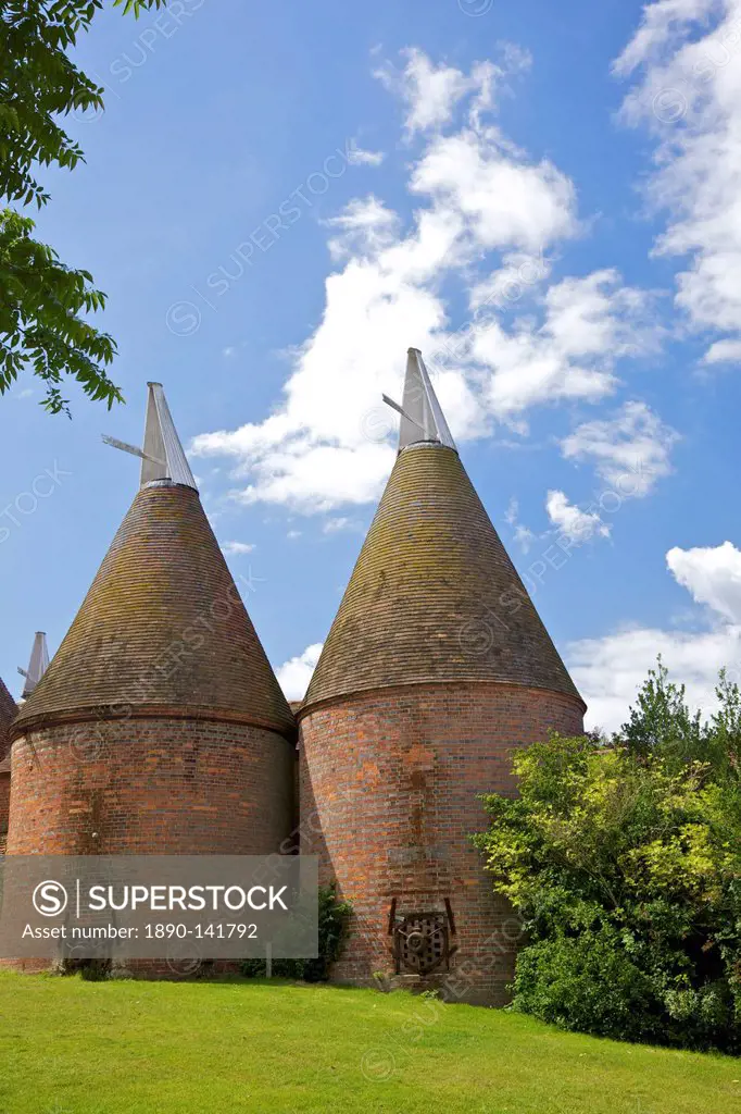 Oast houses hop kilns designed for kilning drying hops, Sissinghurst, Kent, England, United Kingdom, Europe