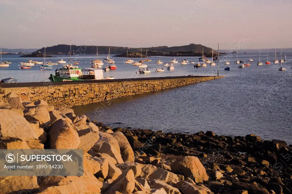 Boats in the harbour at sunset, Ile Grande, Cote de Granit Rose, Cotes d´Armor, Brittany, France, Europe