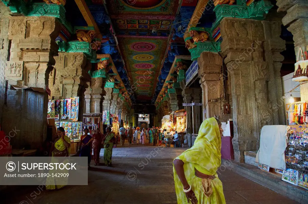 Interior, Sri Meenakshi temple, Madurai, Tamil Nadu, India, Asia