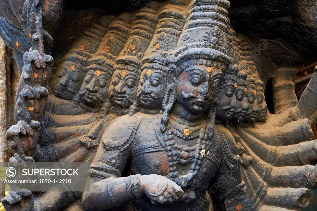 Sculpture at the entrance of the Puthu Mandapa market, Madurai, Tamil Nadu, India, Asia