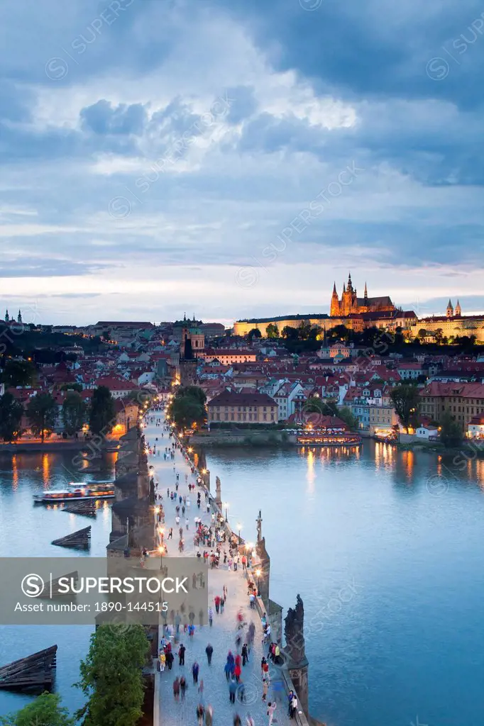 St. Vitus Cathedral, Charles Bridge, River Vltava and the Castle District in the evening, UNESCO World Heritage Site, Prague, Czech Republic, Europe