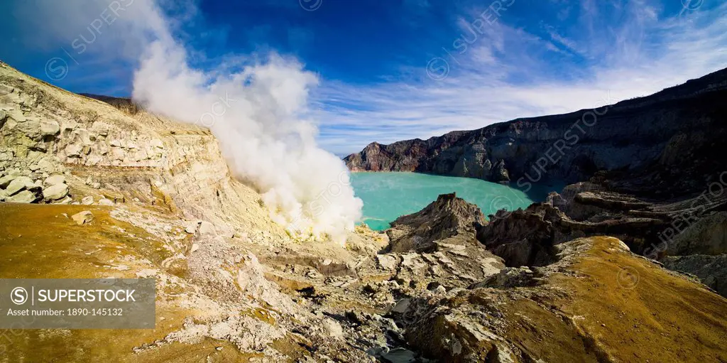 Kawah Ijen´s acidic turquoise blue crater lake, Java, Indonesia, Southeast Asia, Asia