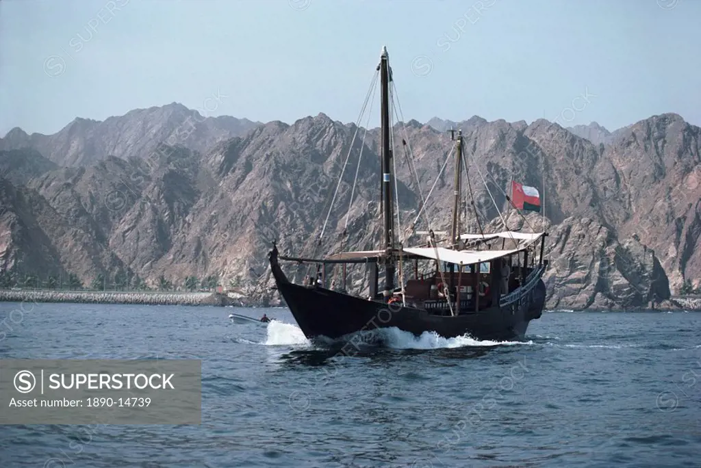 Dhow leaving Muttrah harbour, Muscat, Oman, Middle East
