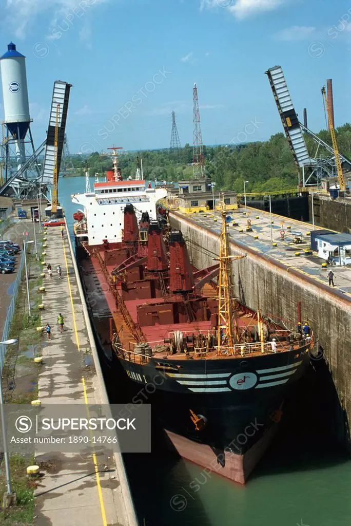 Welland Ship Canal, lower lock between Lakes Ontario and Erie, Ontario, Canada, North America