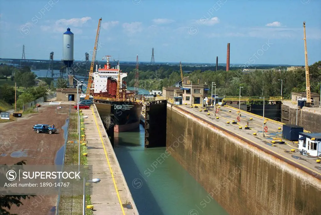 Welland Ship Canal, lower lock between Lakes Ontario and Erie, Ontario, Canada, North America