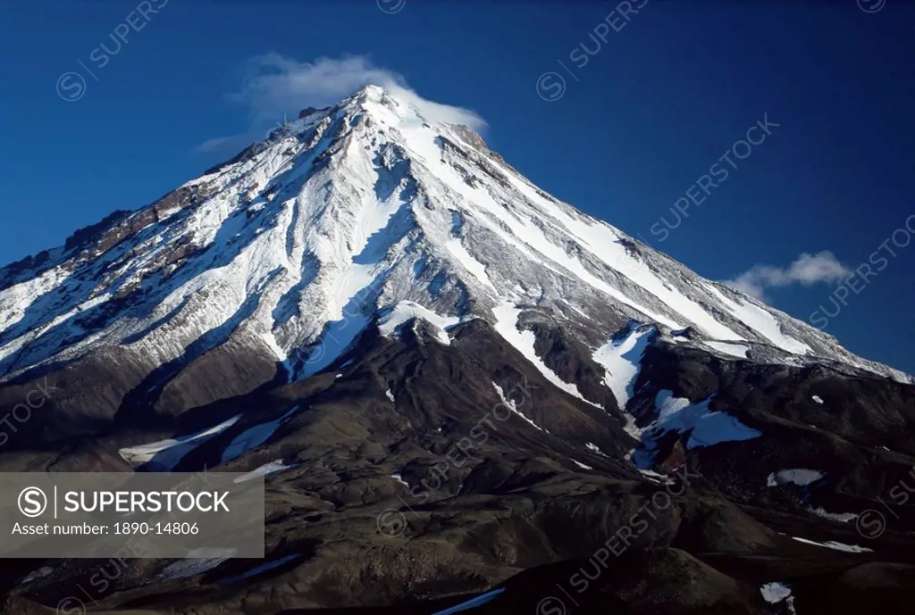 Koryaksky volcano, 3456m high, conical andesite volcano, Kamchatka, UNESCO World Heritage Site, Eastern Siberia, Russia, Eurasia