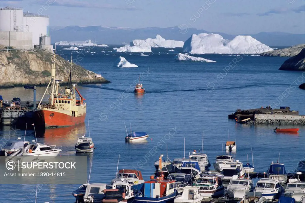 Fishing boat returns to harbour from Disko Bay, with its icebergs, Ilulissat Jacobshavn, west coast, Greenland, Polar Regions